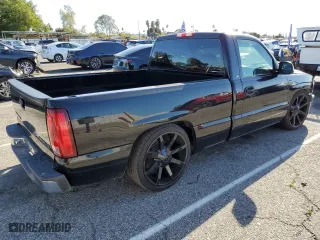 2000 Chevrolet Silverado 1500 with VIN 1GCEC14V4YZ296866, listed as a Copart auction lot 49343345 with 0 mi miles and Salvage Title. Bid and sale history available at carsss.com. Image 3.
