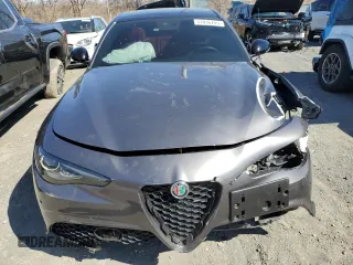 2022 Alfa Romeo Giulia Veloce z VIN ZARFANBN0N7659259, wystawiony jako Copart lot #51036795 z przebiegiem 13 636 mil mil oraz Szkody całkowita. Historia ofert i sprzedaży dostępna na DreamBid. Obrazek 5.