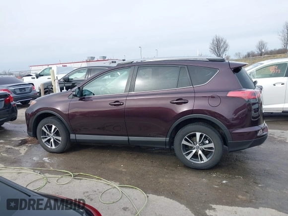 2018 Toyota RAV4 XLE with VIN 2T3RFREV6JW857693, listed as a IAAI auction lot 41541902 with 62,415 mi miles. Bid and sale history available at carsss.com. Image 14.