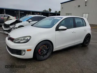 2010 Volkswagen GTI z VIN WVWGV7AJ1AW244061, wystawiony jako Copart lot #86822414 z przebiegiem 148 348 mil mil oraz Szkoda całkowita • Salvage title. Historia ofert i sprzedaży dostępna na DreamBid. Obrazek 1.