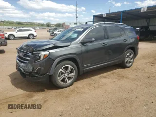 2020 GMC Terrain SLT z VIN 3GKALVEV0LL192836, wystawiony jako Copart lot #57177325 z przebiegiem 59 695 mil mil oraz Szkoda całkowita • Salvage title. Historia ofert i sprzedaży dostępna na DreamBid. Obrazek 1.