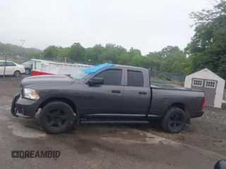 2015 Ram 1500 Express z VIN 1C6RR7FT4FS731476, wystawiony jako IAAI lot #42448640 z przebiegiem 104 713 mil mil oraz . Historia ofert i sprzedaży dostępna na DreamBid. Obrazek 14.