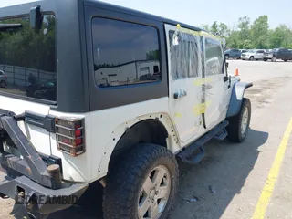 2015 Jeep Wrangler Unlimited Rubicon z VIN 1C4BJWFGXFL755810, wystawiony jako IAAI lot #42495531 z przebiegiem 109 668 mil mil oraz . Historia ofert i sprzedaży dostępna na DreamBid. Obrazek 18.