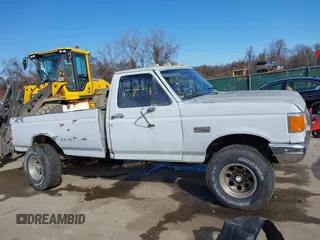 1988 Ford F-250 with VIN 1FTHF26H0JNA06718, listed as a IAAI auction lot 41530940 with 77,610 mi miles. Bid and sale history available at carsss.com. Image 13.