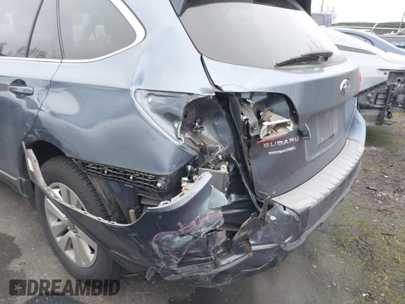 2016 Subaru Outback 2.5i Premium with VIN 4S4BSAHCXG3247005, listed as a IAAI auction lot 41372062 with 89,829 mi miles. Bid and sale history available at carsss.com. Image 6.
