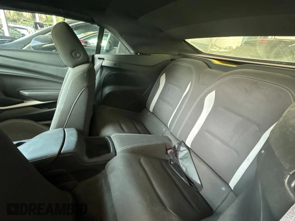 2017 Chevrolet Camaro 1LT z VIN 1G1FB3DS4H0197504, wystawiony jako Copart lot #54631635 z przebiegiem 60 281 mil mil oraz Szkoda całkowita • Salvage title. Historia ofert i sprzedaży dostępna na DreamBid. Obrazek 6.