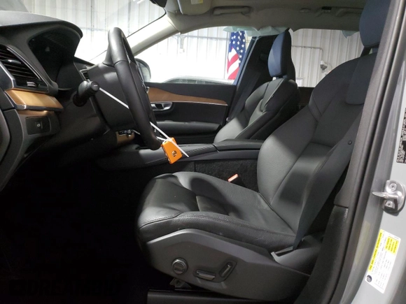 2024 Volvo XC90 Plus Bright Theme with VIN YV4L12PE5R1229821, listed as a Copart auction lot 89335575 with 9,156 mi miles and Clean Title. Bid and sale history available at DreamBid. Image 7.
