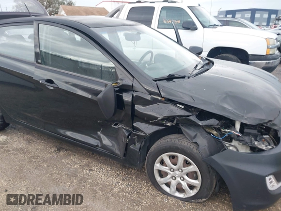 2013 Hyundai Accent GS z VIN KMHCT5AE7DU096831, wystawiony jako IAAI lot #41656690 z przebiegiem 91 442 mil mil oraz . Historia ofert i sprzedaży dostępna na DreamBid. Obrazek 6.