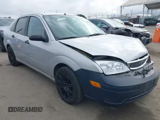 2006 Ford Focus S z VIN 1FAHP34N46W110194, wystawiony jako IAAI lot #42107576 z przebiegiem 184 655 mil mil oraz . Historia ofert i sprzedaży dostępna na DreamBid. Obrazek 1.