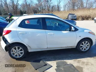 2012 Mazda 2 Touring z VIN JM1DE1LY2C0134281, wystawiony jako IAAI lot #41613690 z przebiegiem 156 546 mil mil oraz . Historia ofert i sprzedaży dostępna na DreamBid. Obrazek 13.