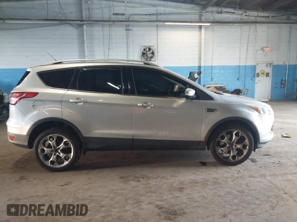 2015 Ford Escape Titanium z VIN 1FMCU9J96FUB23902, wystawiony jako IAAI lot #42497188 z przebiegiem 164 452 mil mil oraz . Historia ofert i sprzedaży dostępna na DreamBid. Obrazek 13.