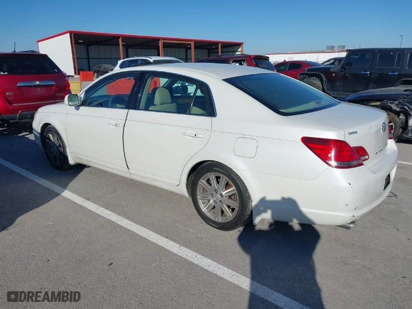 2005 Toyota Avalon XL with VIN 4T1BK36B25U031050, listed as a IAAI auction lot 41024010 with 203,336 mi miles. Bid and sale history available at carsss.com. Image 3.
