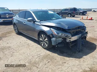 2019 Nissan Altima 2.5 SV with VIN 1N4BL4DV0KC175997, listed as a IAAI auction lot 41884416 with 92,969 mi miles. Bid and sale history available at carsss.com. Image 1.