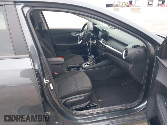 2022 Kia Forte LXS z VIN 3KPF24AD6NE440364, wystawiony jako IAAI lot #41581237 z przebiegiem 52 553 mil mil oraz . Historia ofert i sprzedaży dostępna na DreamBid. Obrazek 5.