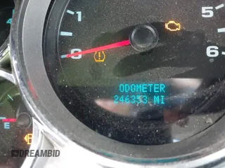 2008 GMC Sierra 1500 Work Truck z VIN 2GTEK133981178274, wystawiony jako IAAI lot #42146222 z przebiegiem 246 353 mil mil oraz . Historia ofert i sprzedaży dostępna na DreamBid. Obrazek 15.