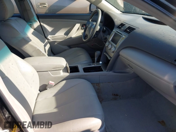 2011 Toyota Camry LE z VIN 4T1BF3EK0BU178887, wystawiony jako IAAI lot #41986695 z przebiegiem 241 360 mil mil oraz . Historia ofert i sprzedaży dostępna na DreamBid. Obrazek 5.