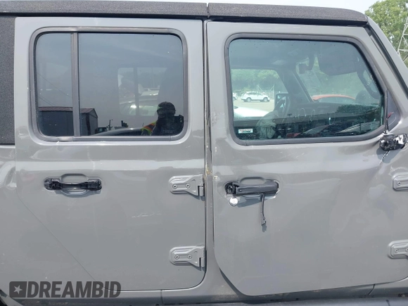 2020 Jeep Gladiator Overland with VIN 1C6HJTFG0LL169628, listed as a IAAI auction lot 42476729 with 102,874 mi miles and . Bid and sale history available at DreamBid. Image 14.