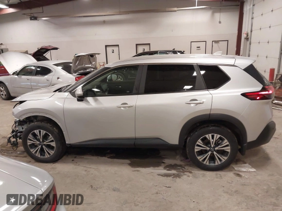 2022 Nissan Rogue SV with VIN 5N1BT3BB8NC696544, listed as a IAAI auction lot 41516760 with 24,679 mi miles. Bid and sale history available at carsss.com. Image 14.