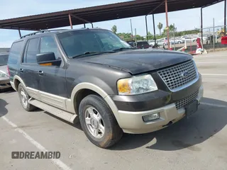 2005 Ford Expedition Eddie Bauer with VIN 1FMFU18505LA87694, listed as a IAAI auction lot 42068733 with 160,509 mi miles. Bid and sale history available at carsss.com. Image 1.