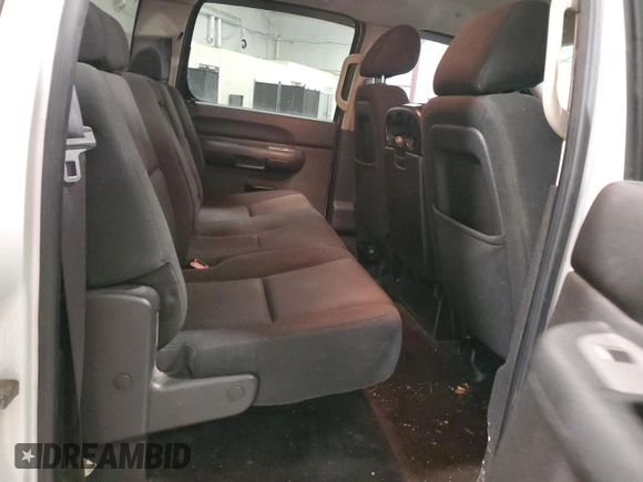 2010 Chevrolet Silverado 1500 LT with VIN 3GCRKSE39AG266291, listed as a Copart auction lot 46483675 with 199,823 mi miles and Salvage Title. Bid and sale history available at DreamBid. Image 10.