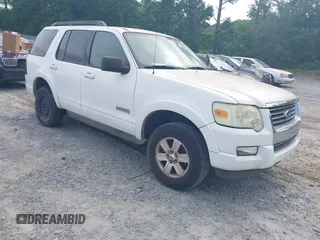 2008 Ford Explorer XLT z VIN 1FMEU63E18UB21804, wystawiony jako IAAI lot #42273577 z przebiegiem 184 836 mil mil oraz . Historia ofert i sprzedaży dostępna na DreamBid. Obrazek 1.
