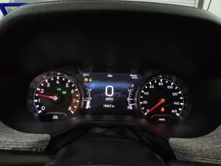 2024 Jeep Compass Latitude z VIN 3C4NJDBN5RT173984, wystawiony jako Copart lot #54627585 z przebiegiem 19 427 mil mil oraz Czysty tytuł • Clean title. Historia ofert i sprzedaży dostępna na DreamBid. Obrazek 9.