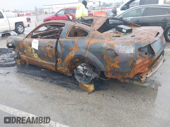 2007 Ford Mustang GT Deluxe with VIN 1ZVFT82H775352957, listed as a IAAI auction lot 41183803 with Not Provided miles. Bid and sale history available at carsss.com. Image 3.