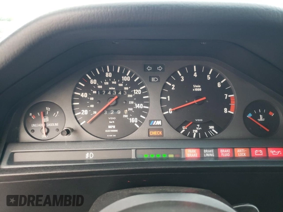1990 BMW M3 z VIN WBSAK031XLAE33645, wystawiony jako Copart lot #69832174 z przebiegiem 174 343 mil mil oraz Szkody całkowita. Historia ofert i sprzedaży dostępna na DreamBid. Obrazek 9.