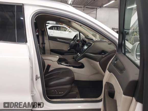 2017 Lincoln MKC Reserve with VIN 5LMTJ3DH0HUL62659, listed as a IAAI auction lot 42244614 with 62,059 mi miles and . Bid and sale history available at DreamBid. Image 5.