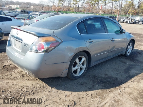 2008 Nissan Altima 3.5 SE with VIN 1N4BL21E88N475728, listed as a IAAI auction lot 41648043 with 999,999 mi miles. Bid and sale history available at carsss.com. Image 4.
