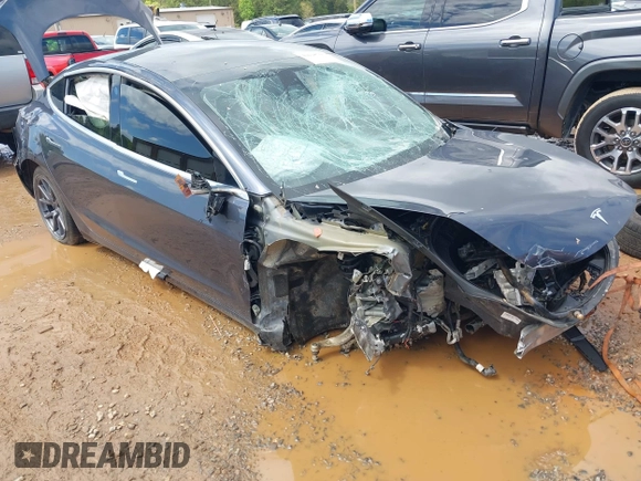 2020 Tesla Model 3 Long Range z VIN 5YJ3E1EB5LF710788, wystawiony jako IAAI lot #42020503 z przebiegiem 76 606 mil mil oraz . Historia ofert i sprzedaży dostępna na DreamBid. Obrazek 1.