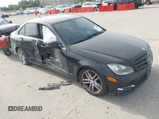 2013 Mercedes-Benz C 300 Sport с VIN WDDGF8AB8DG126573, выставлен на аукционе IAAI как лот 42263944 с пробегом 116 146 миль миль и . История ставок и продаж доступна на DreamBid. Изображение 1.