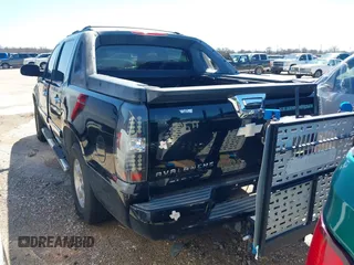 2008 Chevrolet Avalanche LTZ z VIN 3GNEC12018G291364, wystawiony jako IAAI lot #41741861 z przebiegiem 220 181 mil mil oraz . Historia ofert i sprzedaży dostępna na DreamBid. Obrazek 3.