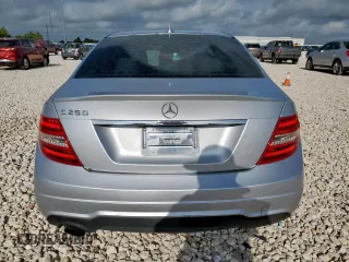 2012 Mercedes-Benz C 250 Sport z VIN WDDGF4HB5CR235008, wystawiony jako Copart lot #62409135 z przebiegiem 146 642 mil mil oraz Czysty tytuł • Clean title. Historia ofert i sprzedaży dostępna na DreamBid. Obrazek 6.