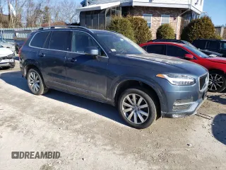 2018 Volvo XC90 Momentum z VIN YV4A22PK8J1323979, wystawiony jako Copart lot #42544374 z przebiegiem 79 187 mil mil oraz Szkody całkowita. Historia ofert i sprzedaży dostępna na DreamBid. Obrazek 4.