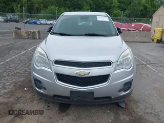 2013 Chevrolet Equinox LS z VIN 2GNFLCEK5D6281875, wystawiony jako IAAI lot #42390701 z przebiegiem 218 296 mil mil oraz . Historia ofert i sprzedaży dostępna na DreamBid. Obrazek 6.