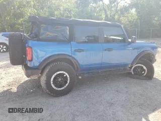 2021 Ford Bronco z VIN 1FMDE5BH2MLA73700, wystawiony jako Copart lot #63024595 z przebiegiem 63 174 mil mil oraz Szkoda całkowita • Salvage title. Historia ofert i sprzedaży dostępna na DreamBid. Obrazek 3.