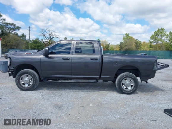 2023 Ram 2500 Tradesman z VIN 3C6UR5CJ9PG503984, wystawiony jako IAAI lot #41855474 z przebiegiem 47 131 mil mil oraz . Historia ofert i sprzedaży dostępna na DreamBid. Obrazek 15.