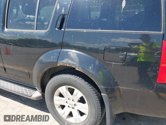 2007 Nissan Pathfinder SE z VIN 5N1AR18W27C613623, wystawiony jako IAAI lot #42272592 z przebiegiem 226 394 mil mil oraz . Historia ofert i sprzedaży dostępna na DreamBid. Obrazek 12.