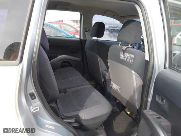 2007 Mitsubishi Outlander ES with VIN JA4MS31X07U008234, listed as a IAAI auction lot 41246137 with 154,237 mi miles. Bid and sale history available at carsss.com. Image 8.