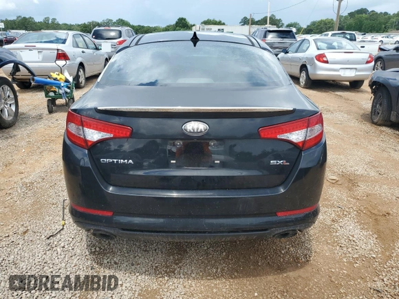 2013 Kia Optima SX z VIN 5XXGR4A65DG215196, wystawiony jako Copart lot #60927695 z przebiegiem 73 164 mil mil oraz Czysty tytuł • Clean title. Historia ofert i sprzedaży dostępna na DreamBid. Obrazek 8.