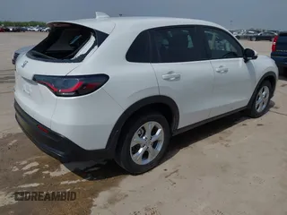 2023 Honda HR-V LX z VIN 3CZRZ1H34PM716838, wystawiony jako IAAI lot #41946033 z przebiegiem 24 958 mil mil oraz . Historia ofert i sprzedaży dostępna na DreamBid. Obrazek 4.