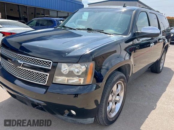 2008 Chevrolet Suburban LTZ with VIN 1GNFC16018R193868, listed as a Copart auction lot 50950405 with 193,219 mi miles and Clean title. Bid and sale history available at DreamBid. Image 2.