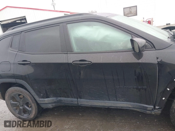 2018 Jeep Compass Latitude with VIN 3C4NJDBB0JT298644, listed as a IAAI auction lot 41581635 with 101,077 mi miles. Bid and sale history available at carsss.com. Image 13.