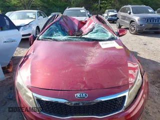 2013 Kia Optima LX z VIN 5XXGM4A76DG152178, wystawiony jako IAAI lot #42002201 z przebiegiem 72 335 mil mil oraz . Historia ofert i sprzedaży dostępna na DreamBid. Obrazek 6.