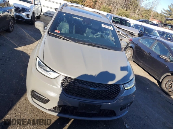 2021 Chrysler Pacifica Hybrid Limited with VIN 2C4RC1S73MR517853, listed as a Copart auction lot 88283675 with 27,900 mi miles and Salvage title. Bid and sale history available at DreamBid. Image 5.