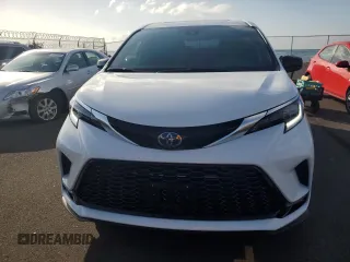 2024 Toyota Sienna XSE with VIN 5TDXRKEC1RS218431, listed as a Copart auction lot 87675465 with 2,989 mi miles and Salvage Title. Bid and sale history available at carsss.com. Image 5.