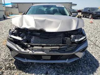 2025 Hyundai Elantra SEL Convenience with VIN KMHLS4DG9SU943131, listed as a Copart auction lot 54518735 with 876 mi miles and Non Repairable. Bid and sale history available at DreamBid. Image 5.
