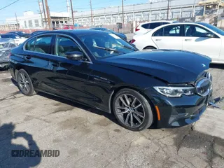 2021 BMW 3 Series 330i with VIN 3MW5R1J00M8B85692, listed as a IAAI auction lot 41824283 with 21,040 mi miles. Bid and sale history available at carsss.com. Image 1.