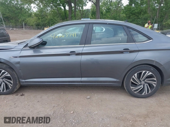 2021 Volkswagen Jetta SEL Premium z VIN 3VWG57BU8MM017203, wystawiony jako IAAI lot #42263741 z przebiegiem 26 556 mil mil oraz . Historia ofert i sprzedaży dostępna na DreamBid. Obrazek 14.